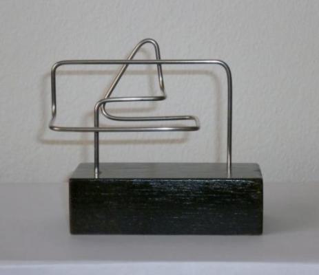 Escultura "Descrición lineal no espacio XX"