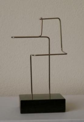 Escultura "Descrición lineal no espacio XI"