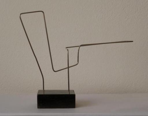 Escultura "Descrición lineal no espacio XXV"