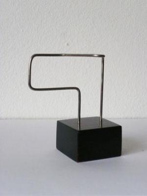 Escultura "Descricin lineal no espacio XXXIII"
