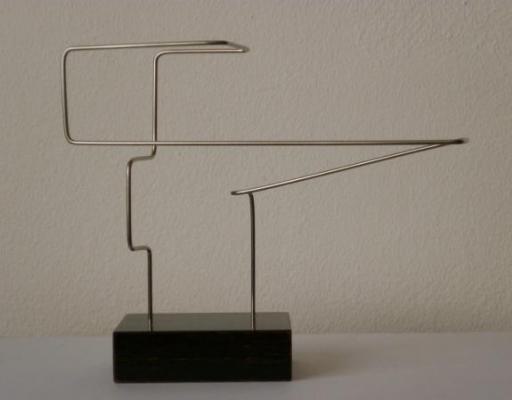 Escultura "Descrición lineal no espacio XXII"