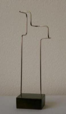 Escultura "Descrición lineal no espacio V"