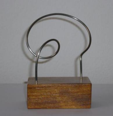 Escultura "Descrición lineal no espacio XVIII"