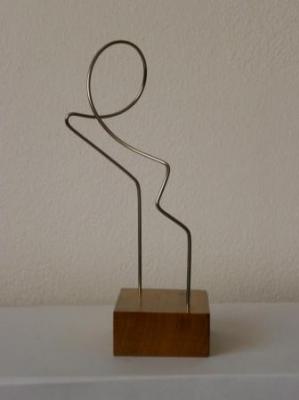 Escultura "Descrición lineal no espacio XVI"