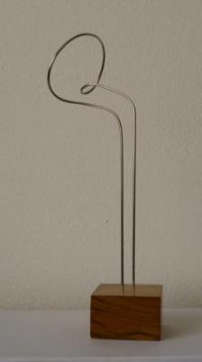 Escultura "Descrición lineal no espacio XII"