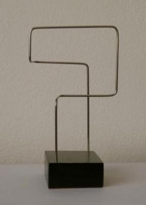 Escultura "Descrici�n lineal no espacio IX"