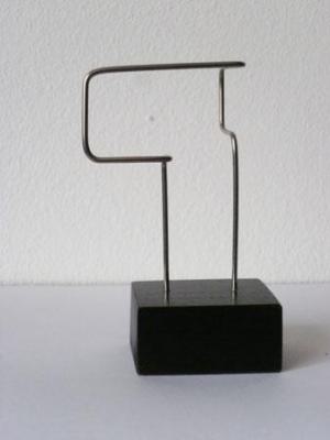 Escultura "Descrici�n lineal no espacio XXXII"