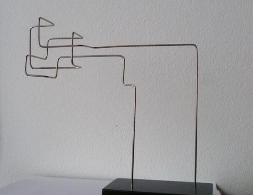 Escultura "Descrici�n lineal no espacio XXXX"