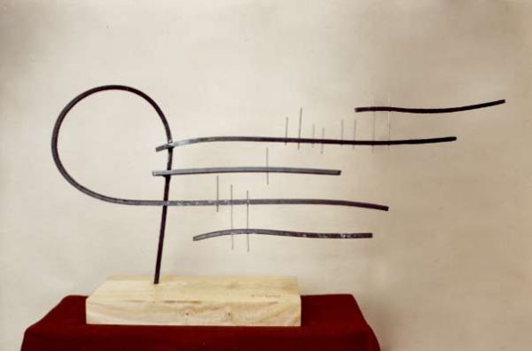 Escultura "Notas no ar I"